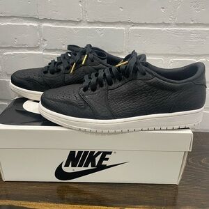 Air Jordan 1 Low “Swooshless” Black - US Sz10.5